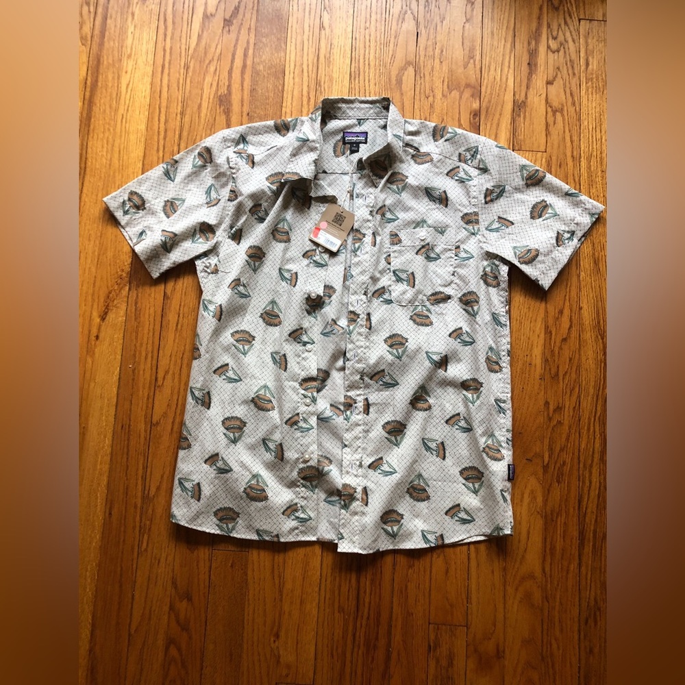 Patagonia mens go to button up shirt / medium / NWT
